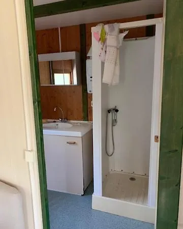 Casa de Férias La Colline Aux Chalets, Jaccuzi, Sauna Saint-Chamarand