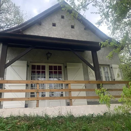 La Colline Aux Chalets, Jaccuzi, Sauna Saint-Chamarand