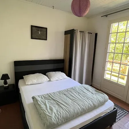 La Colline Aux Chalets, Jaccuzi, Sauna * Saint-Chamarand