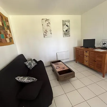 La Colline Aux Chalets, Jaccuzi, Sauna بيت للعطل Saint-Chamarand