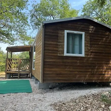 La Colline Aux Chalets, Jaccuzi, Sauna Saint-Chamarand