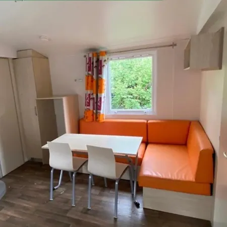 La Colline Aux Chalets, Jaccuzi, Sauna بيت للعطل *