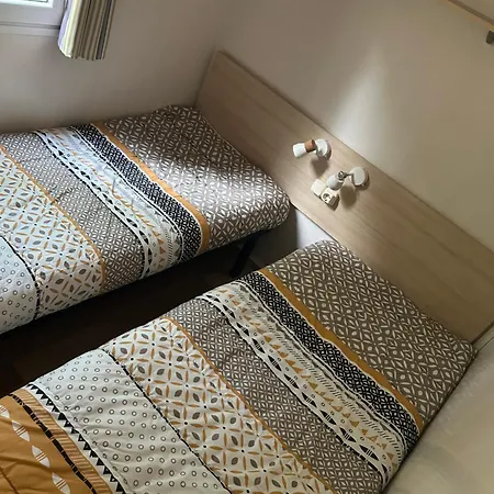 بيت للعطل La Colline Aux Chalets, Jaccuzi, Sauna