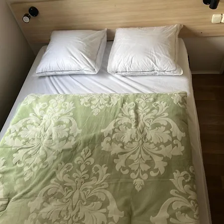 La Colline Aux Chalets, Jaccuzi, Sauna بيت للعطل *