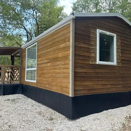 La Colline Aux Chalets, Jaccuzi, Sauna 펜션 Saint-Chamarand