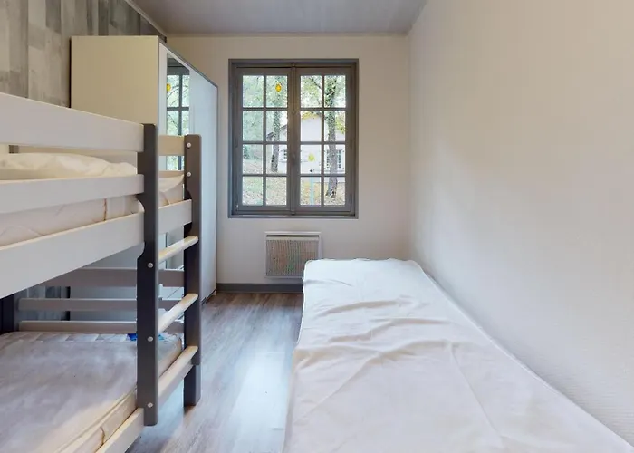 La Colline Aux Chalets, Jaccuzi, Sauna Saint-Chamarand